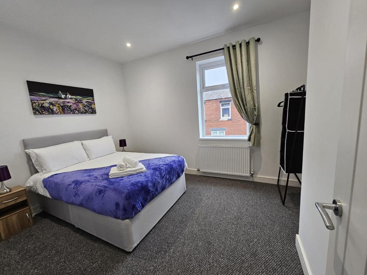 16 Newcastle Street By Prestige Properties Serviced Accommodation Roose  Bagian luar foto