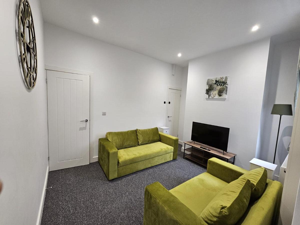 16 Newcastle Street By Prestige Properties Serviced Accommodation Roose  Bagian luar foto